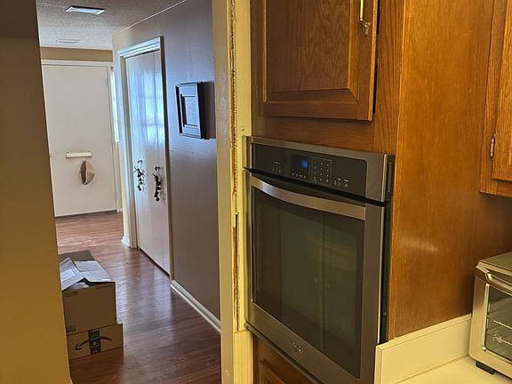 4th image of 310 Sharon Way #C