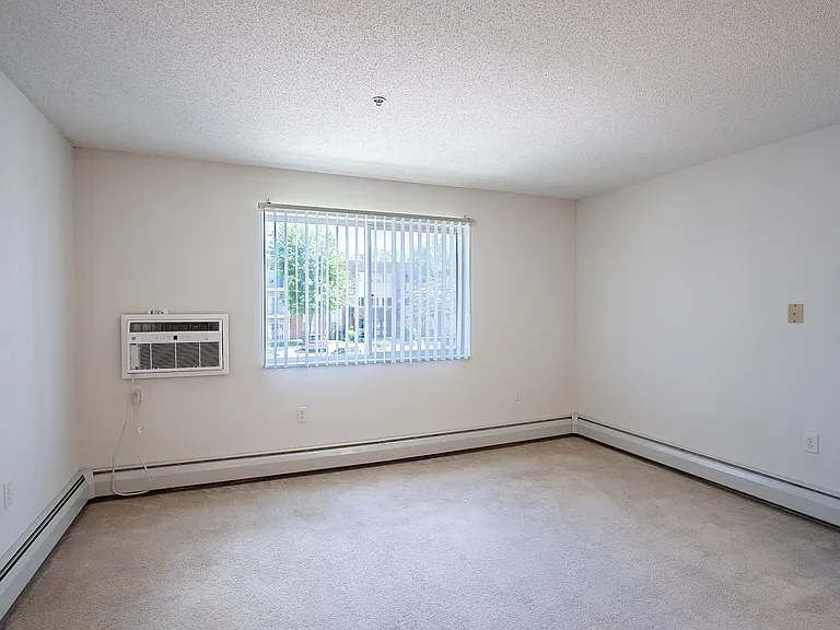 Eagan, MN Glen Pond Apartments | Living