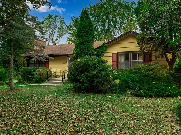 2116 Lapham Rd, East Aurora, NY 14052