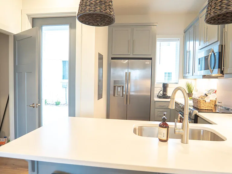 356 S Hill Ave — Photo 10