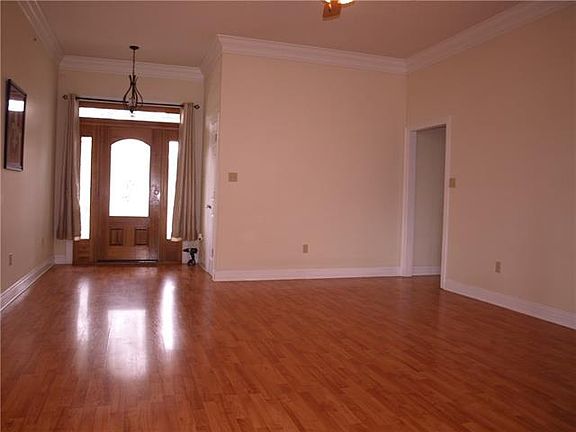 5th image of 305 Lake Erie Dr