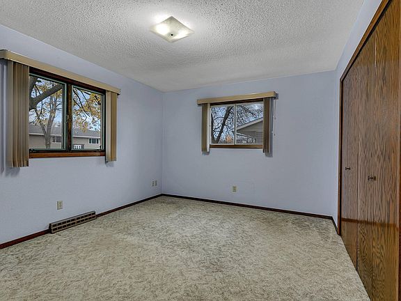 4th image of 449 1st St SE