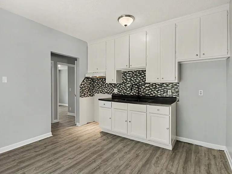 3325 Jefferson St — Photo 5