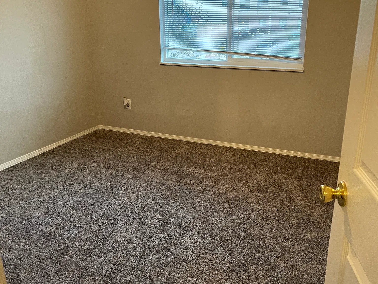 2 bed, 745 sqft, $1,200 — Photo 4