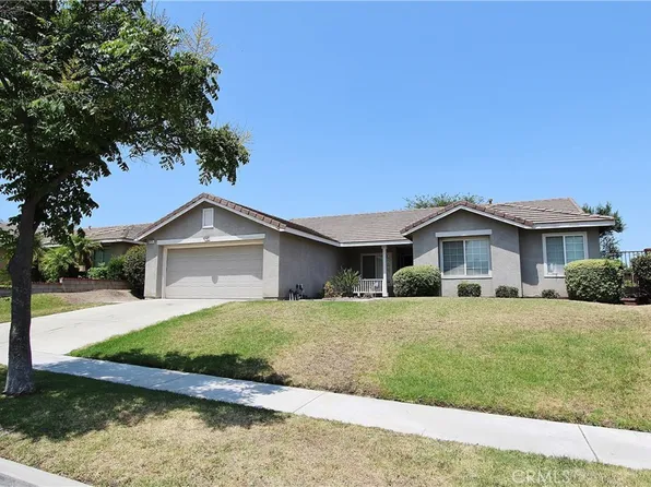 829 Canary Ln, Corona, CA 92879