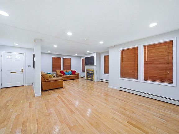 3rd image of 39 Hawthorne St #39