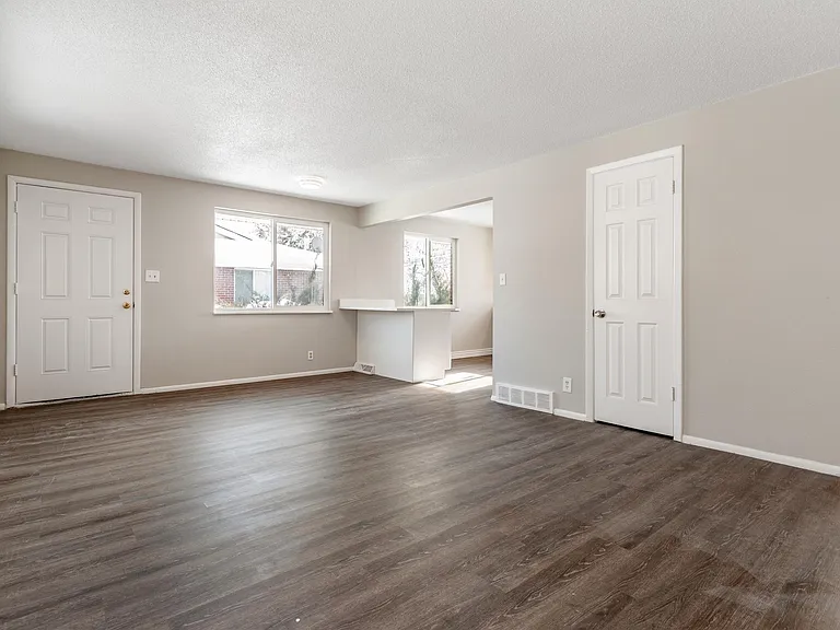 11068 E 4th Way — Photo 4