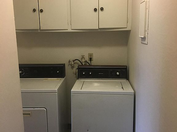 3rd image of 3624 Auburn Blvd APT D