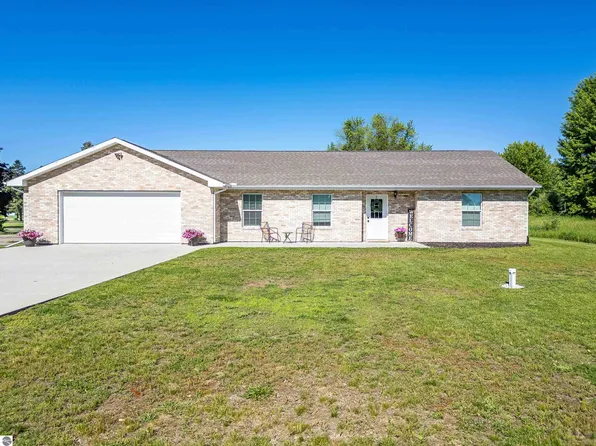 1003 Sandtrap Dr, Weidman, MI 48893
