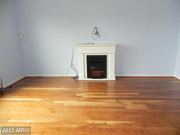 3rd image of 601 Azalea Dr APT 3