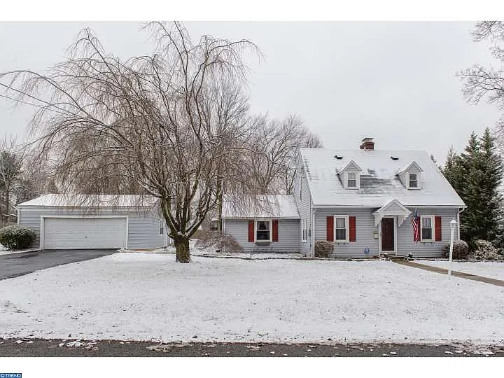 2 Lloyd Ave photo 1