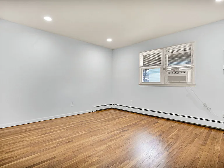 24 Kingsland Ave #1 — Photo 4