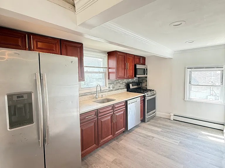 610 Laurelton Blvd #3 — Photo 11