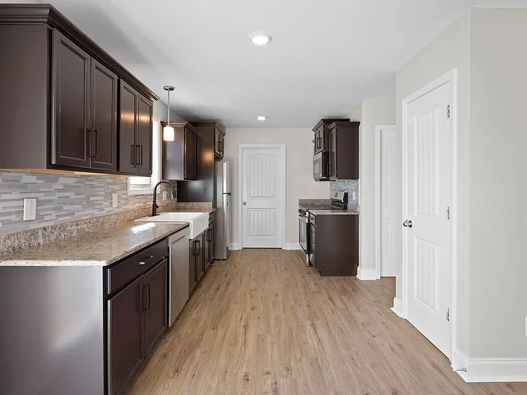 1385 Sussex Dr — Photo 7