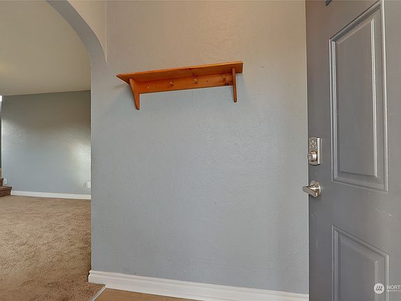 3rd image of 909 E Wright