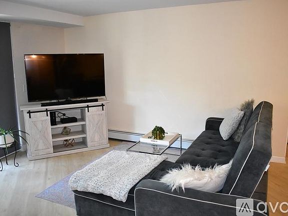 2nd image of 1150 N Vine St #203