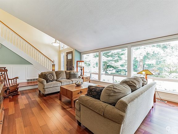 4th image of 17628 6th Ave W