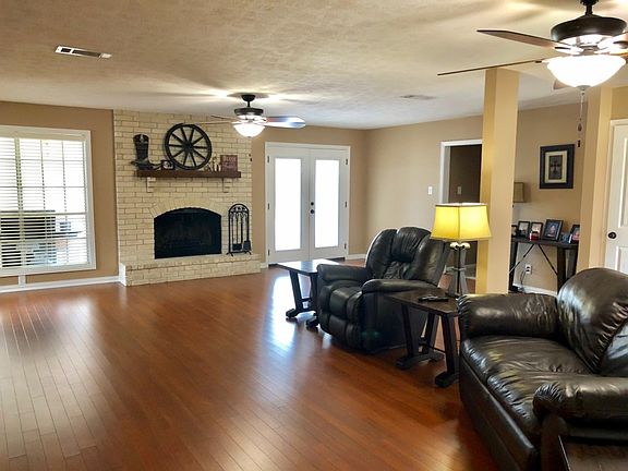 4th image of 1111 Louise Dr