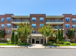 10 Ipswich Ave APT 3I, Great Neck, NY 11021