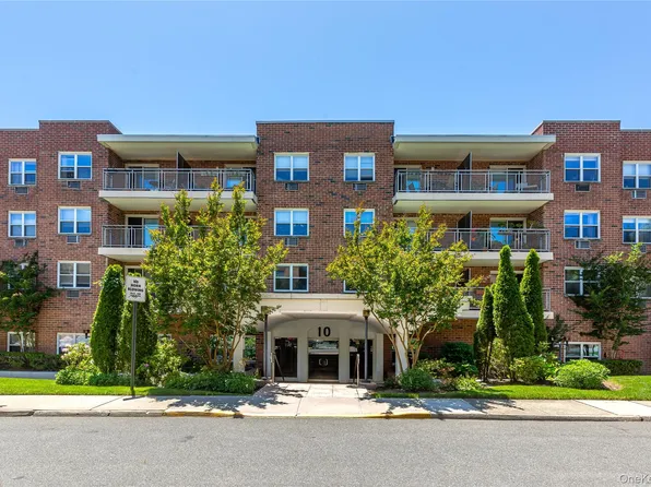 10 Ipswich Avenue Apt. 3I, Great Neck, NY 11021