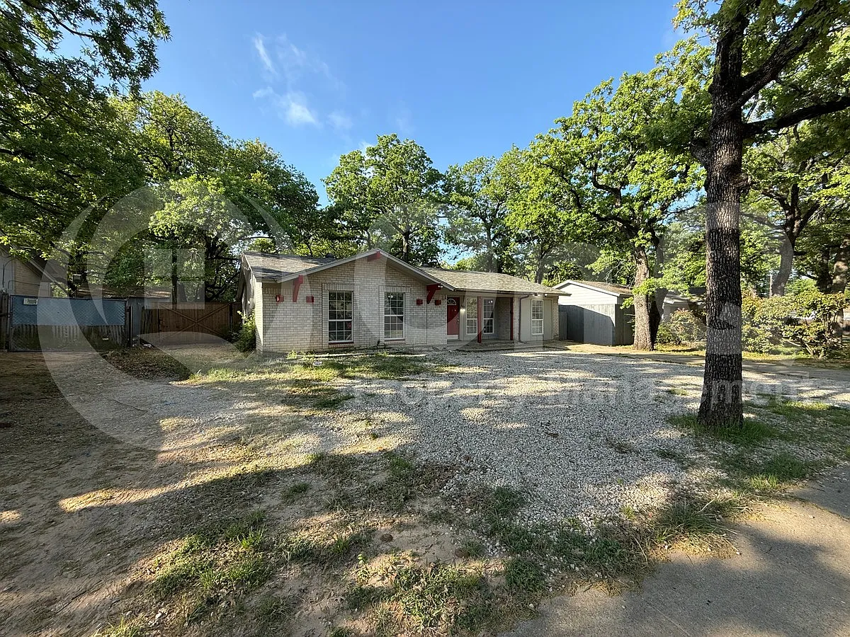 Building Photo - 810 Pleasant Hills Dr