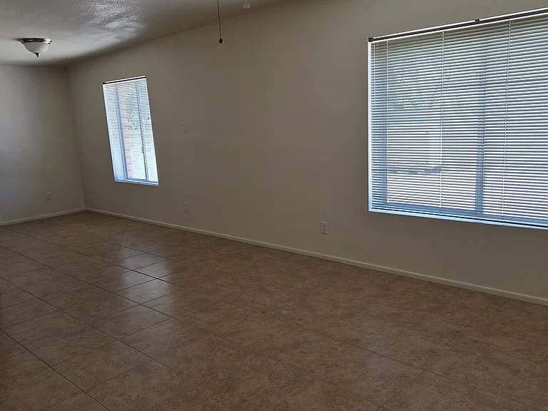 2642 N Calle De Romy — Photo 1