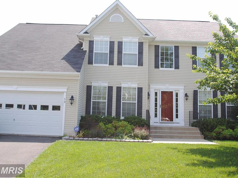 1st image of 19 Saint Claires Ct