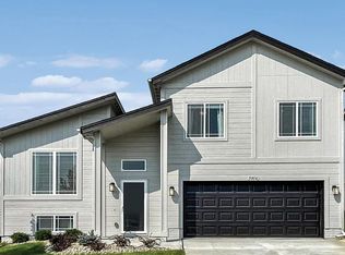 21065 Madison St, Elkhorn, NE 68022