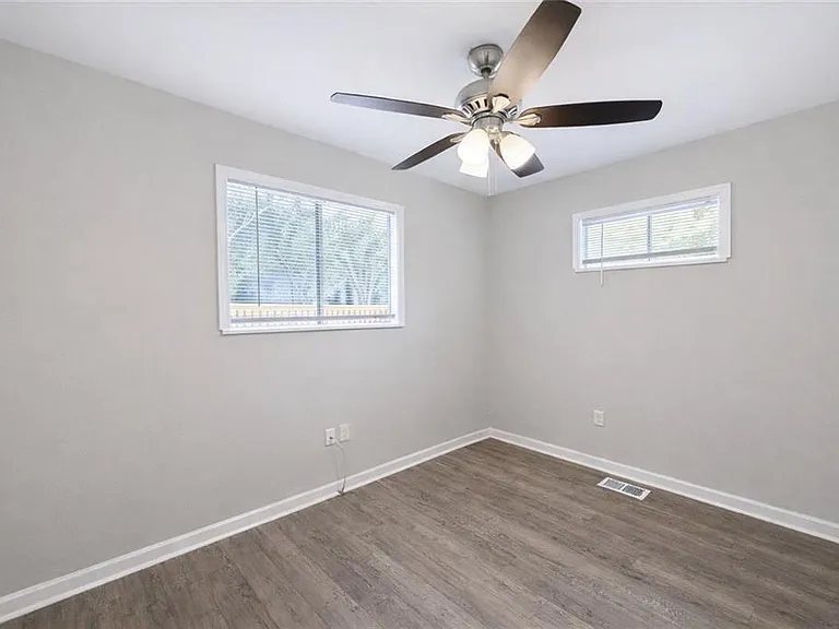 2146 Brookview Dr NE — Photo 8