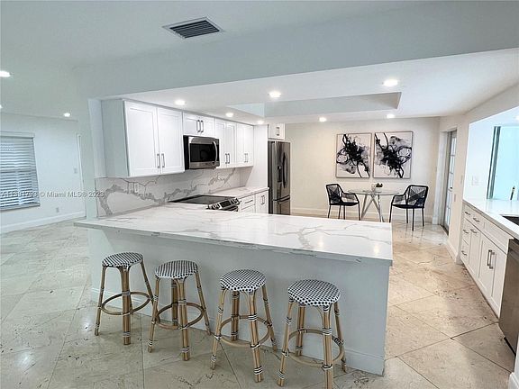 4th image of 2140 NE 205th St