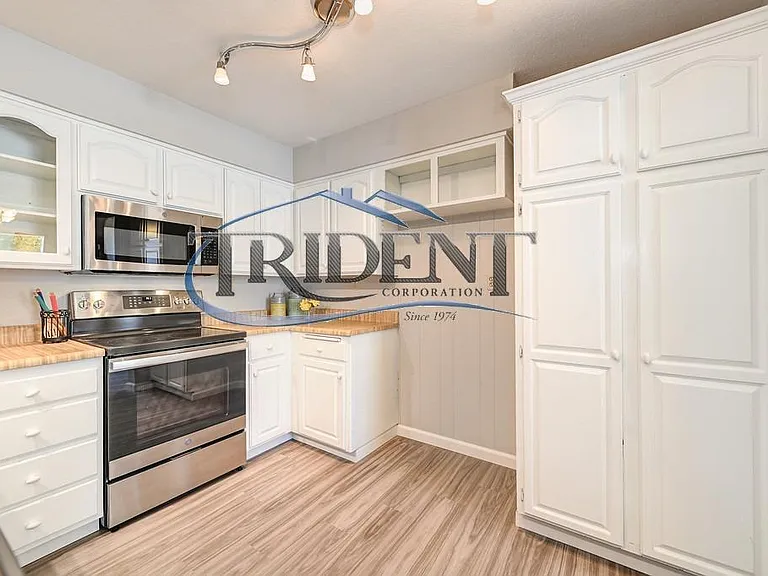 1561 Esplanade Way — Photo 6