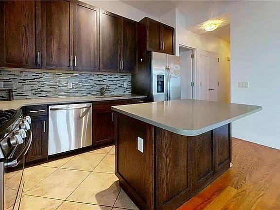 2nd image of 90 Bay Street Lndg #6BB