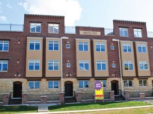 25 E John St, Champaign, IL 61820