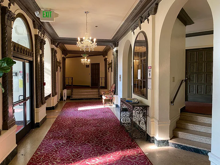 Crestview Apartments — Photo 11