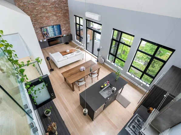 220 Salter St #402, New Westminster, BC V3M 0H4