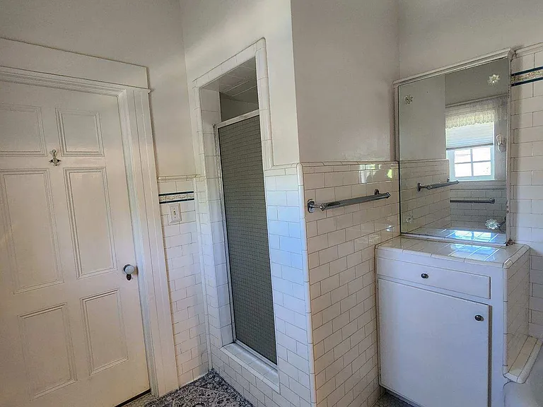 1530 N San Joaquin St — Photo 13
