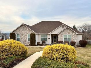 116 Ellsworth Dr, Sinking Spring, PA 19608