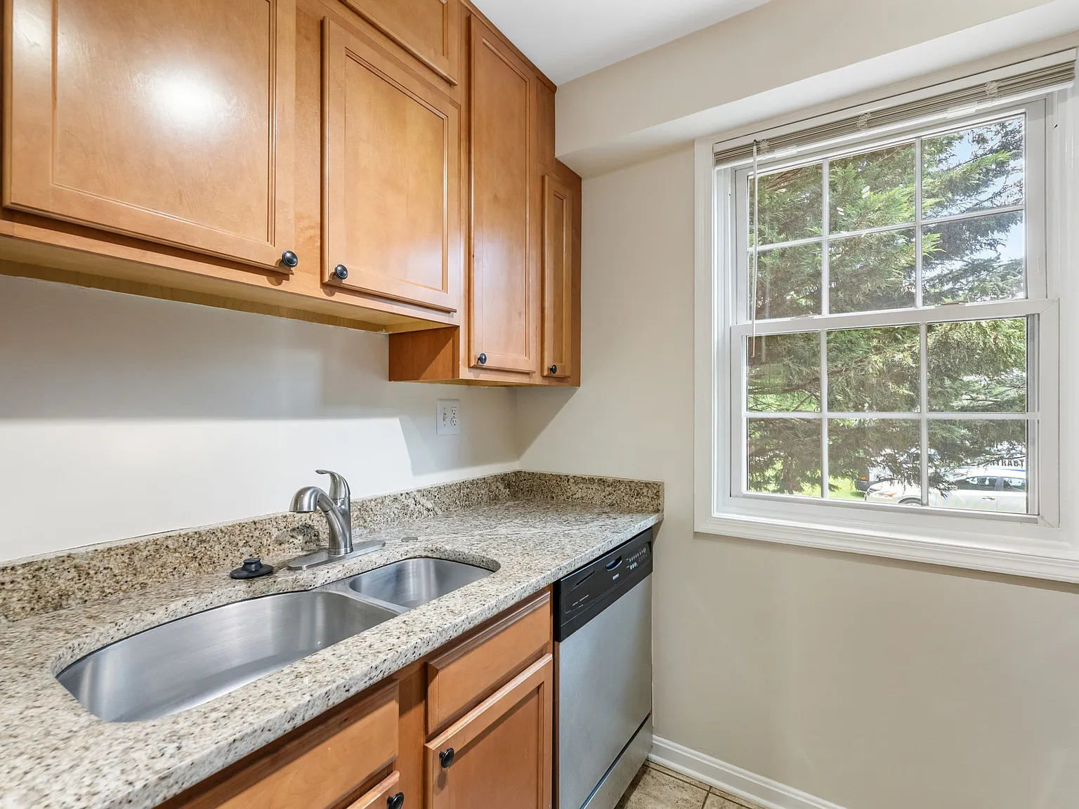 2 bed, 936 sqft, $2,250 — Photo 3