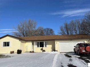 524 Hiawatha Dr, Saint Clair, MN 56080