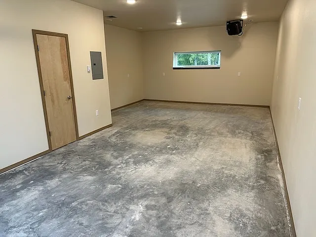 1 car oversize garage