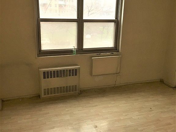 5th image of 2915 W 5th St APT 4D