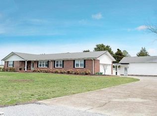 1607 Scuffletown Rd, Fountain Inn, SC 29644