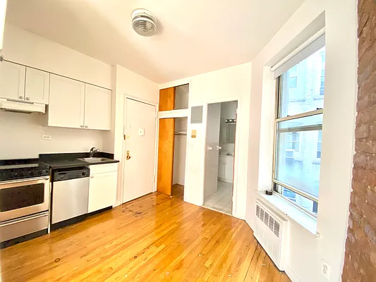 Rented by Waverly Realty Associates | media 5