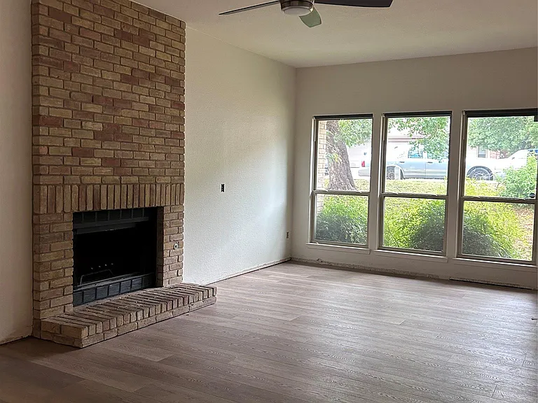 6604 Hart Ln #B — Photo 3