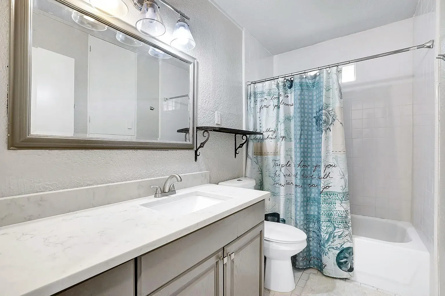 235 Saratoga Drive, Unit Unit 2 — Photo 4
