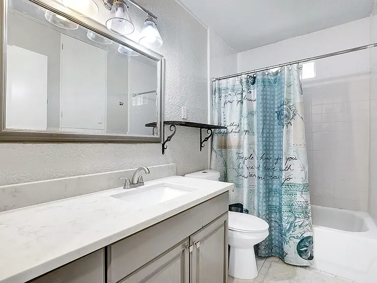 235 Saratoga Dr #2 — Photo 4