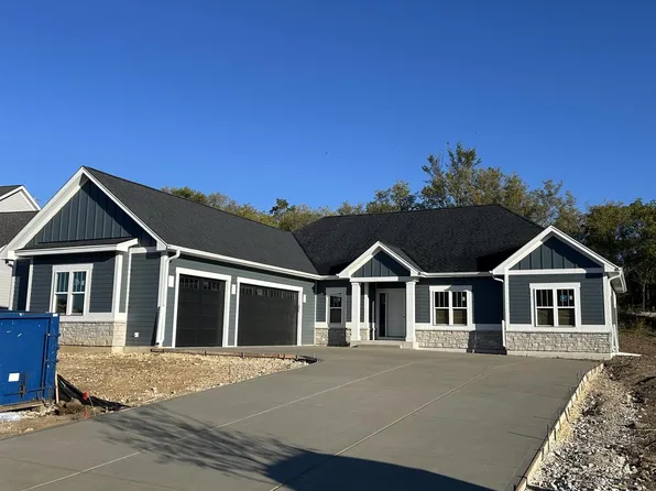 N55W25282 Crescent Hill DRIVE, Sussex, WI 53089