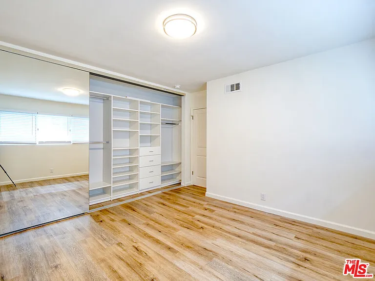 337 N Oakhurst Dr #6 — Photo 12