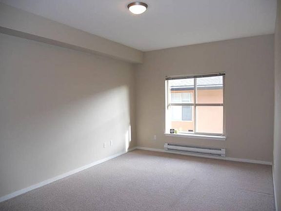 Big bedroom with tall ceilings