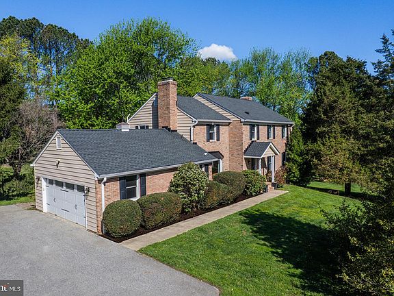 3rd image of 12914 Falls Rd